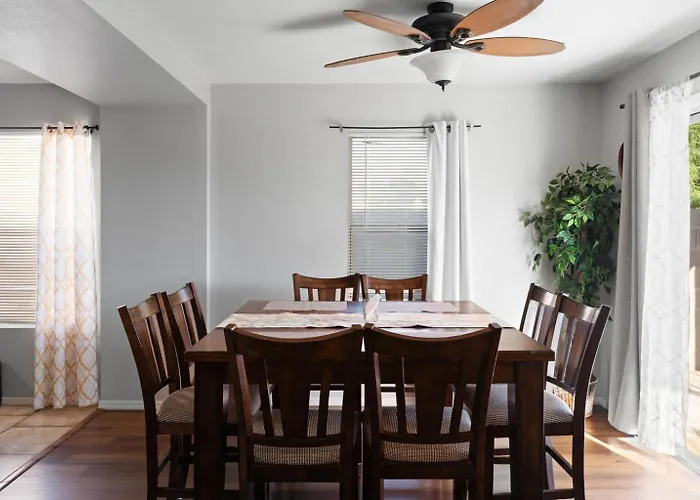 Holiday home Group Near Stadium Sleeps 14