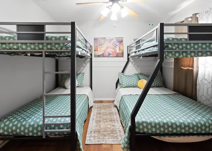 Holiday home Group Near Stadium Sleeps 14 El Mirage