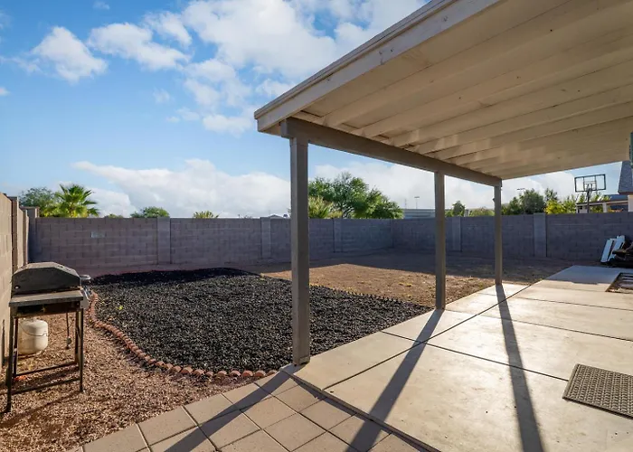 Holiday home Group Near Stadium Sleeps 14